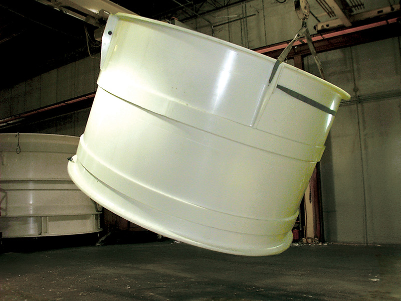 Large-diameter cylindrical polypropylene tank, fabricated using rolled and butt-welded sheets for uniform expansion and defect-free operation.