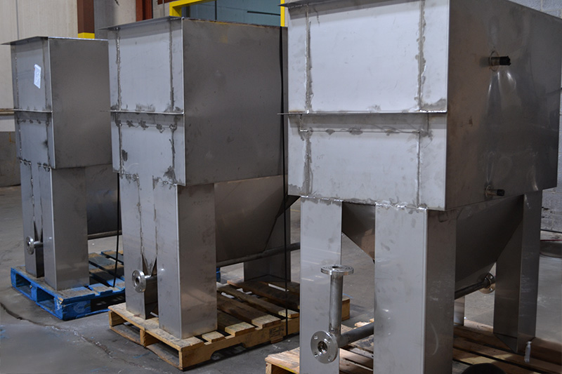 316L stainless steel process tank with smooth, reflective finish, engineered for durability and corrosion resistance in metal finishing processes.